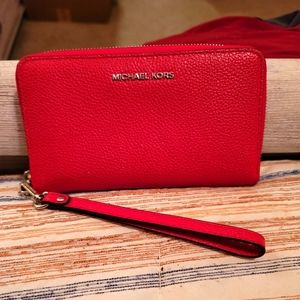 RED Michael Kors medium wristlet